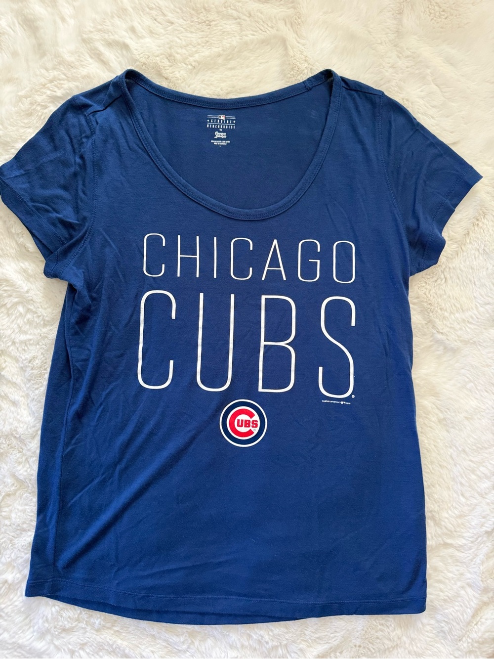 NWOT MLB Chicago Cubs Women's Scoop Neck Tee - Blue with White & Red Logo